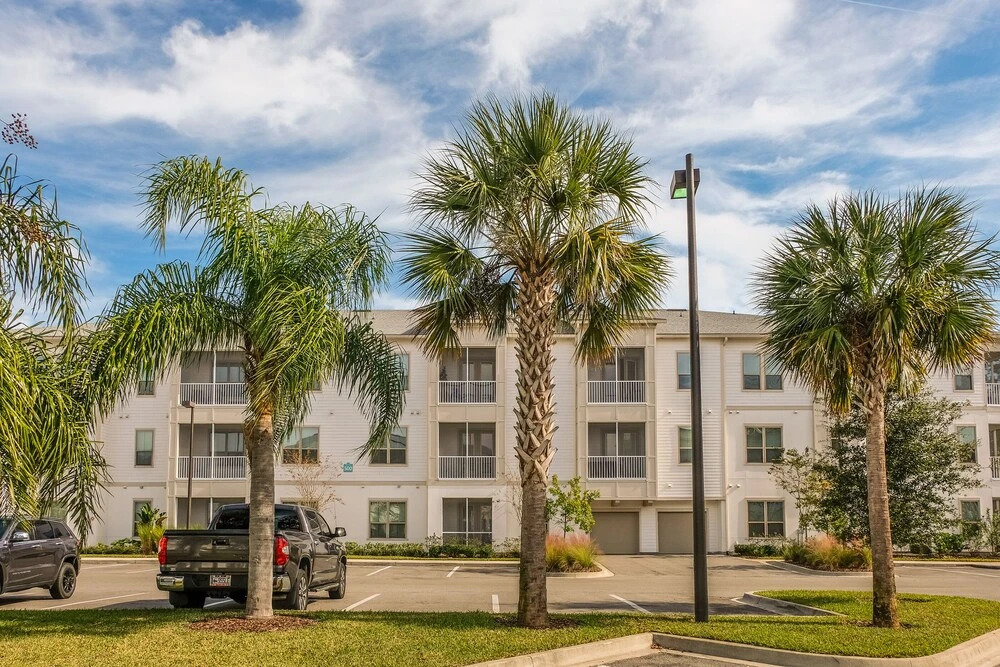 2 BR Suite with balcony by Frontdesk