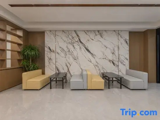 Zhangjiagang Ganrong Shangju Hotel (Jingang Central Plaza)