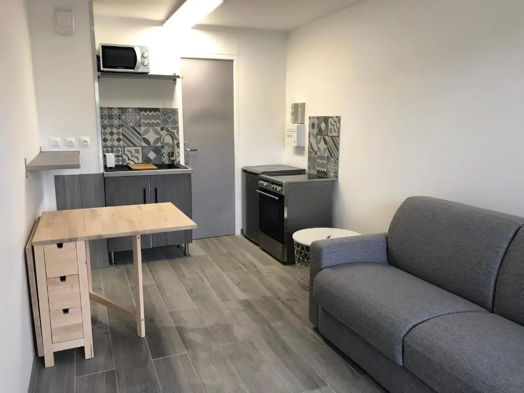 Studio à 50 m de la mer avec parking privatif