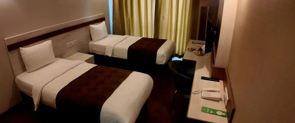 Kanyonvadi Hotel
