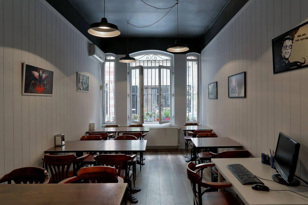 Hush Hostel Lounge