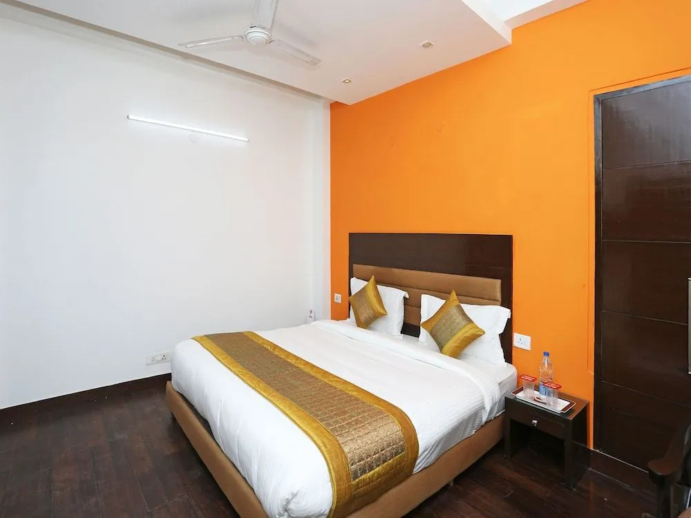 OYO 11656 Singh Suites
