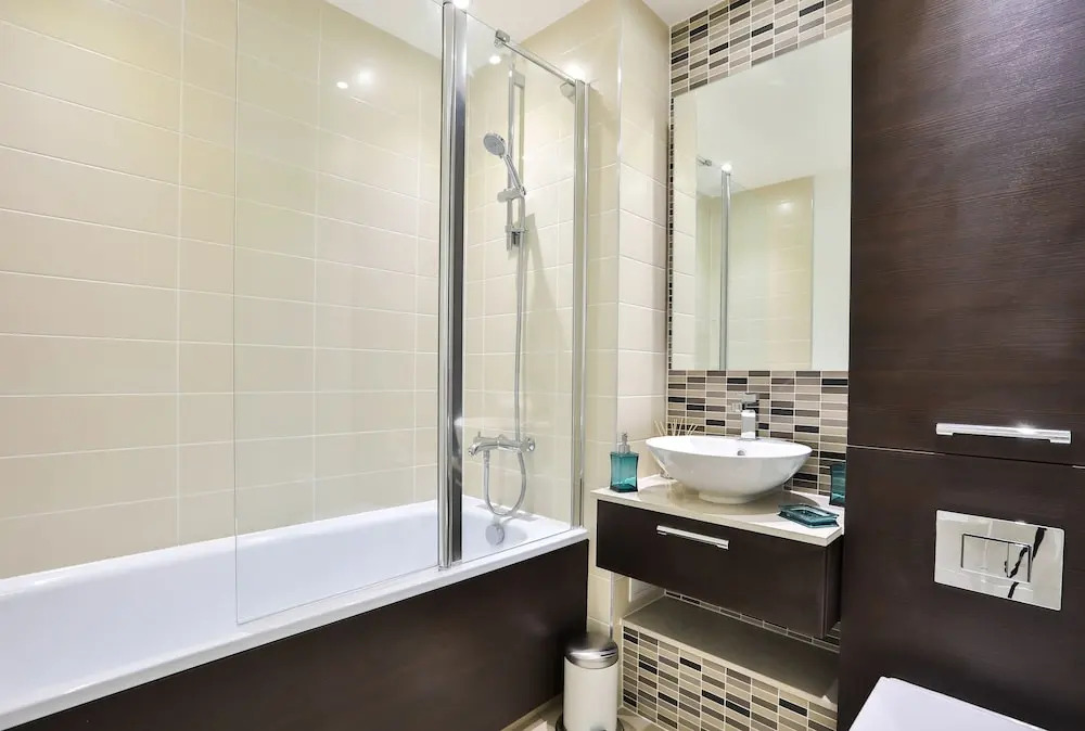 2 Bed 2 Bath flat close to underground