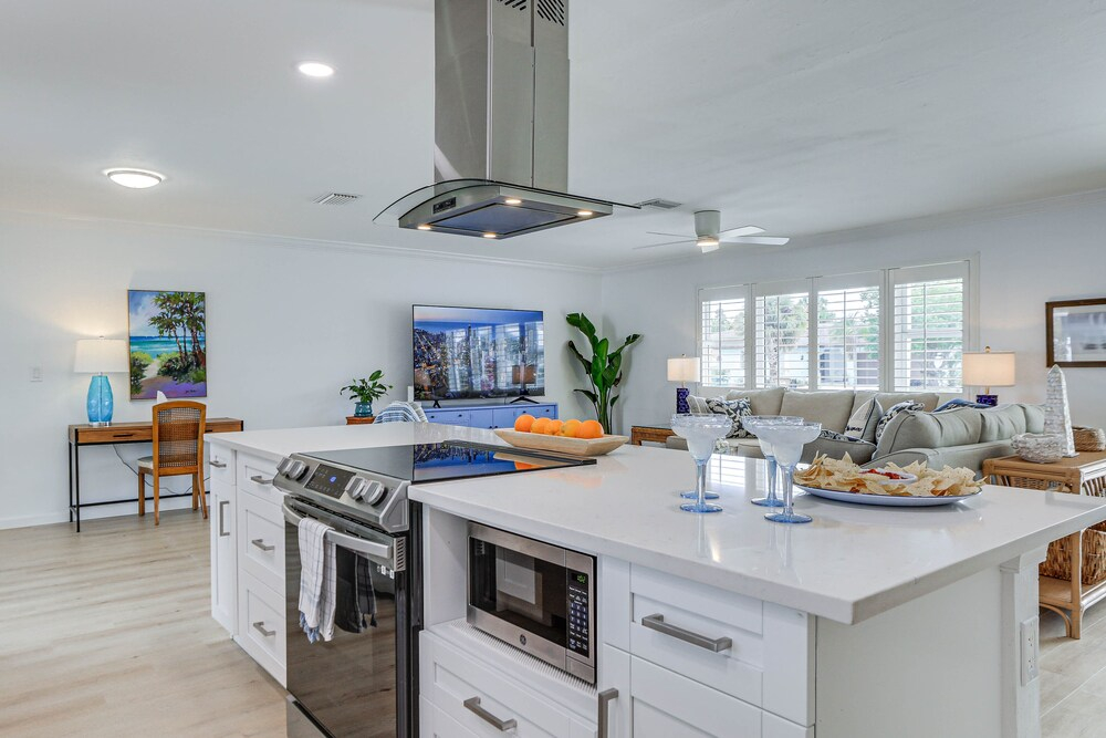 Pet-friendly Cape Coral Gem w/ Pool, 3 Mi to Beach