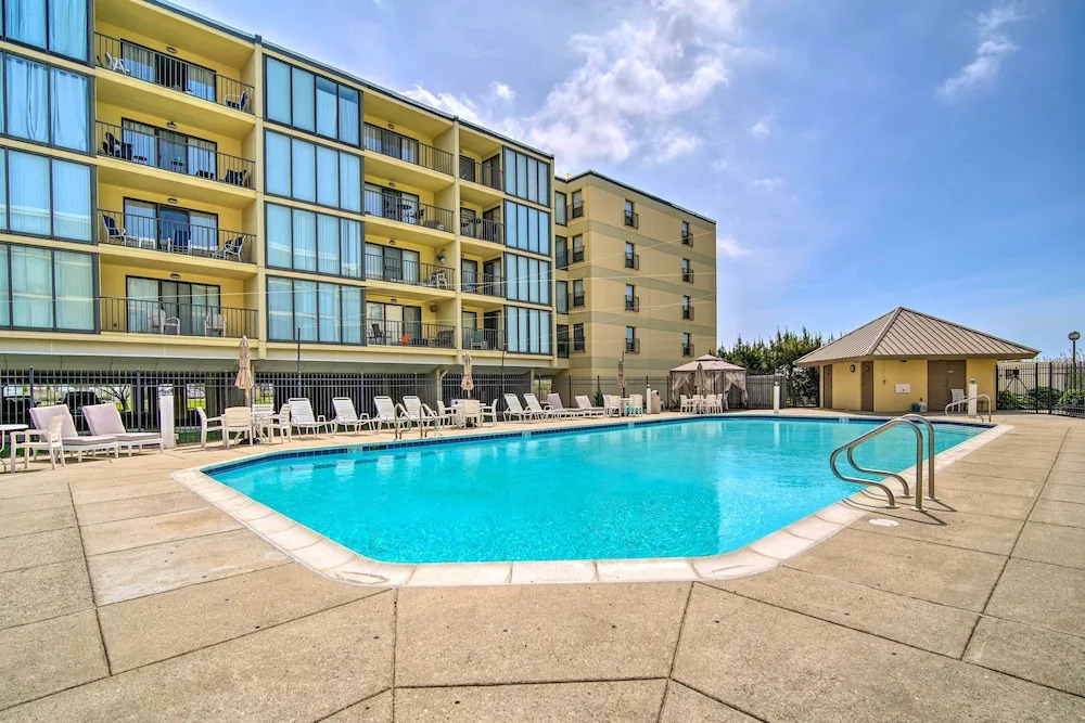 Beautiful Brigantine Condo w/ Patio & Beach Access