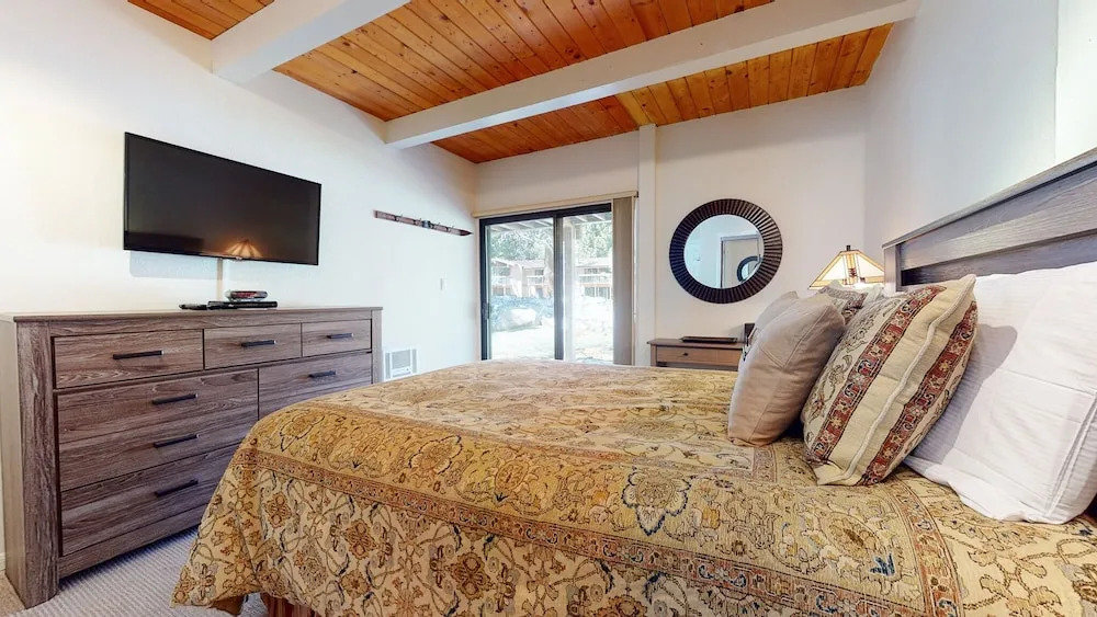 Villa De Los Pinos Year-Round Activities Nearby Shopping & Restaurants