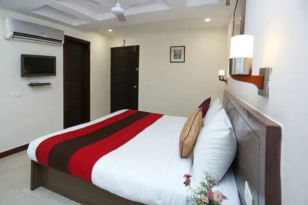 OYO 11577 Hotel Crystal Retreat