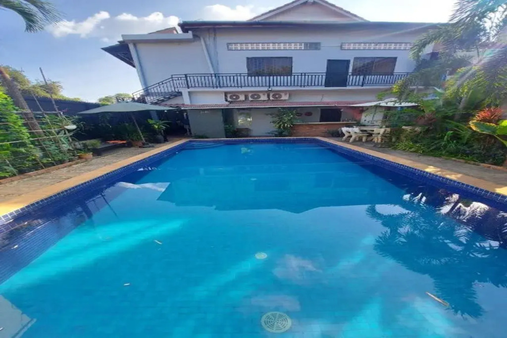 Nikas House