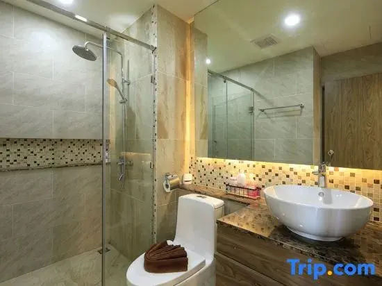 Apartment With Private Patio. Rooftop Pool With Sea View