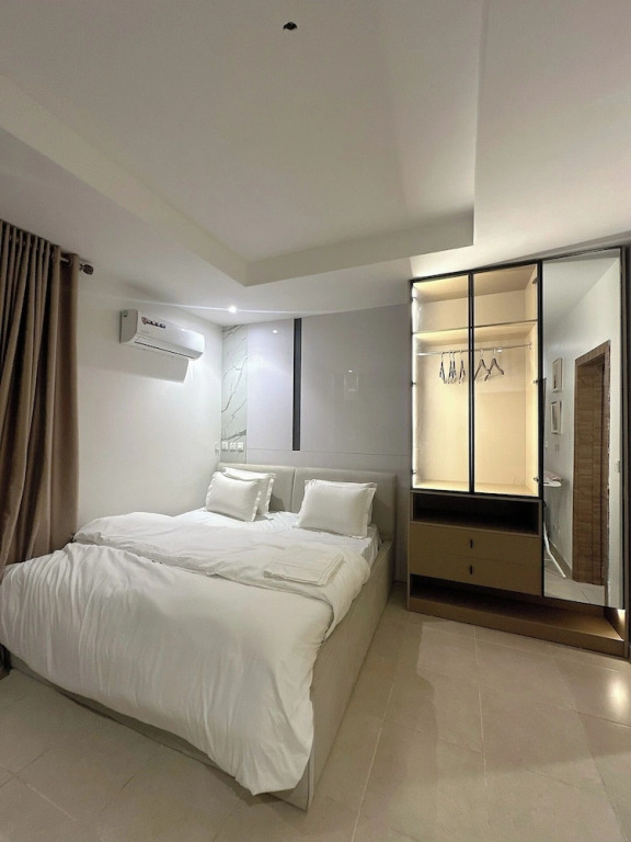 Lia's Court Apartment