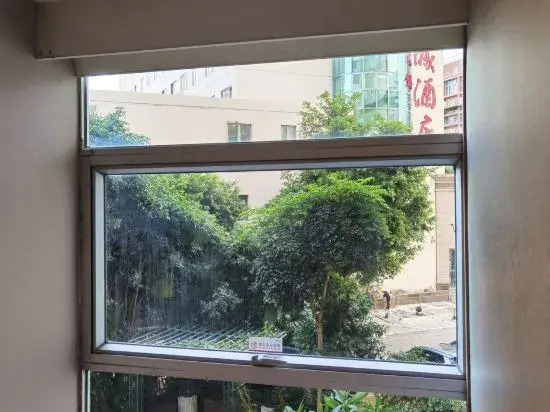 Yayuan Wenjin Hotel (Luohu Port Huangbeiling Subway Station Branch)