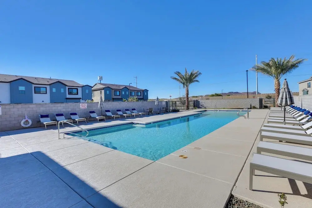 Community Pool & Hiking Trails: Red Fox Retreat 2