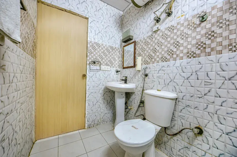 FabHotel The White Orchid - Nr Noida Sector 16 Metro Station Noida