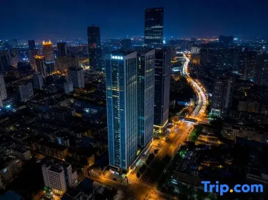 Lanjing High Altitude River View Hotel (Wuyi Square Peiyuanqiao Subway Station)