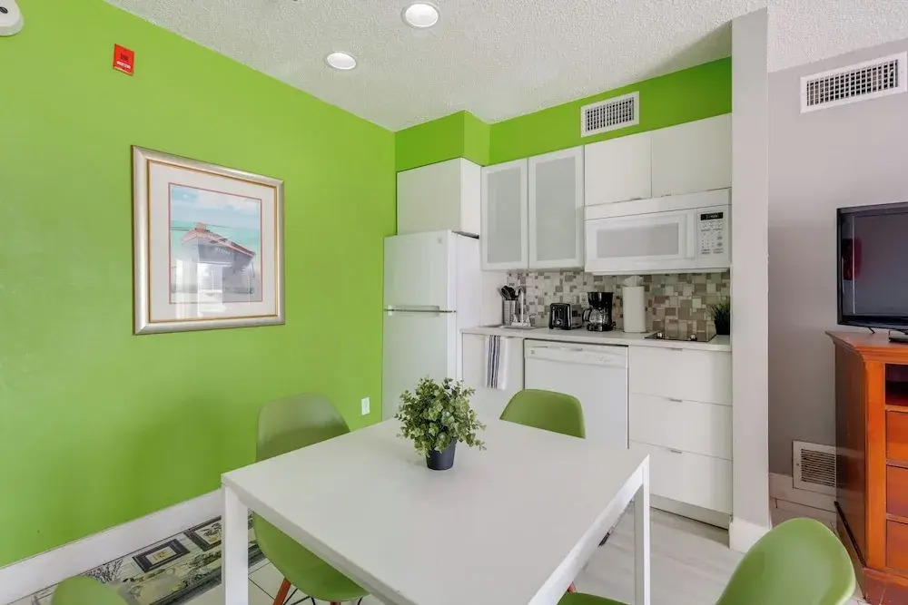 2 Mi to Disney & Old Town: Resort Condo w/ Perks