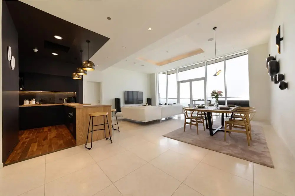 Big Bright Luxury Apt w Atlantis Sea Views on Palm Jumeirah