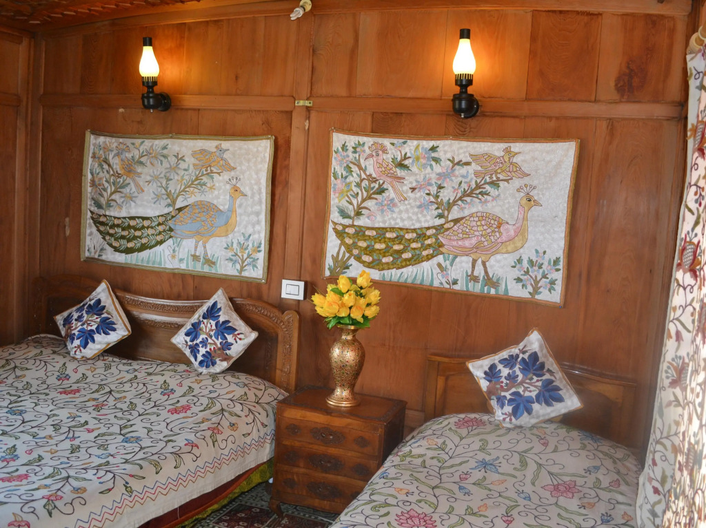 Peacock Houseboats