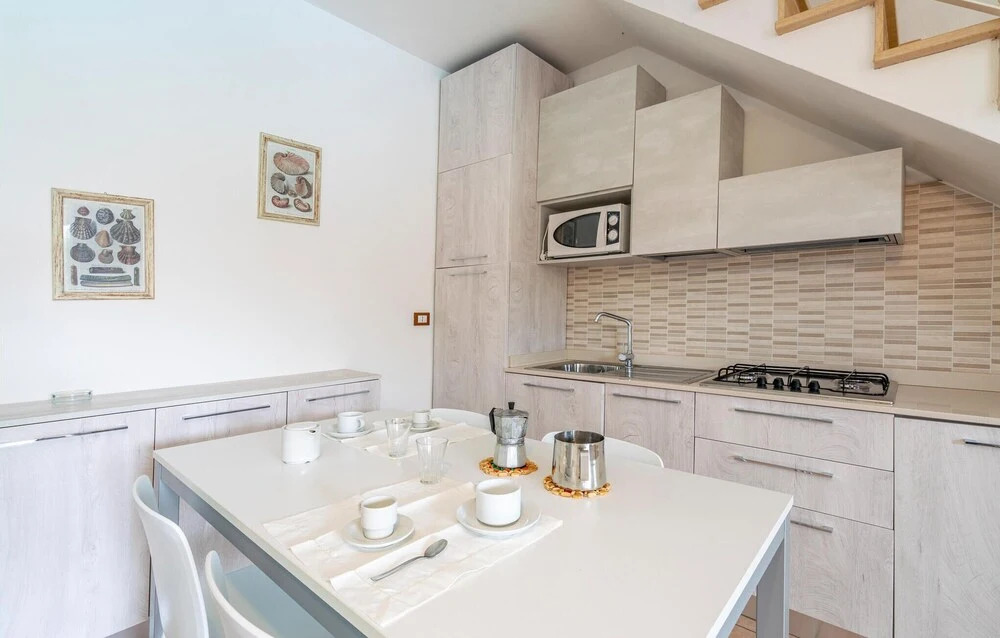3 Bedroom Lovely Home In Albarella Ro