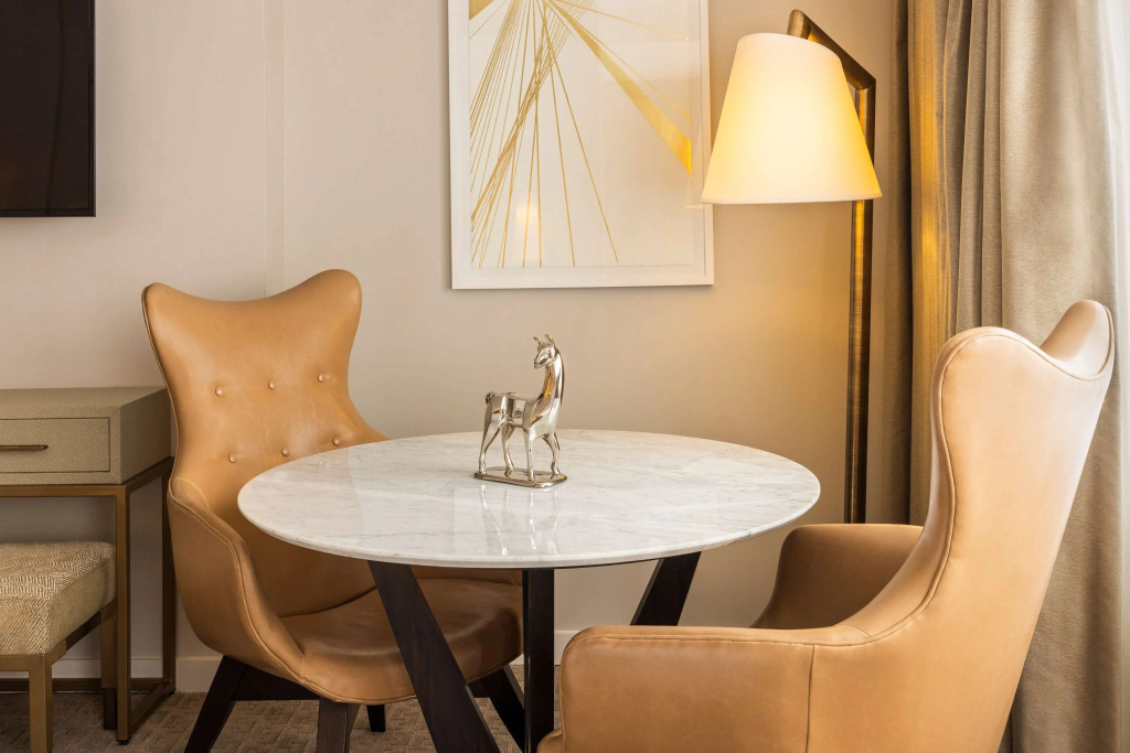 The Statler Dallas, Curio Collection By Hilton