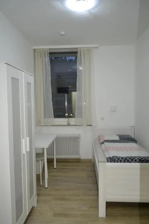 Pension Highway 3 - Bielefeld Paderborner Straße 290