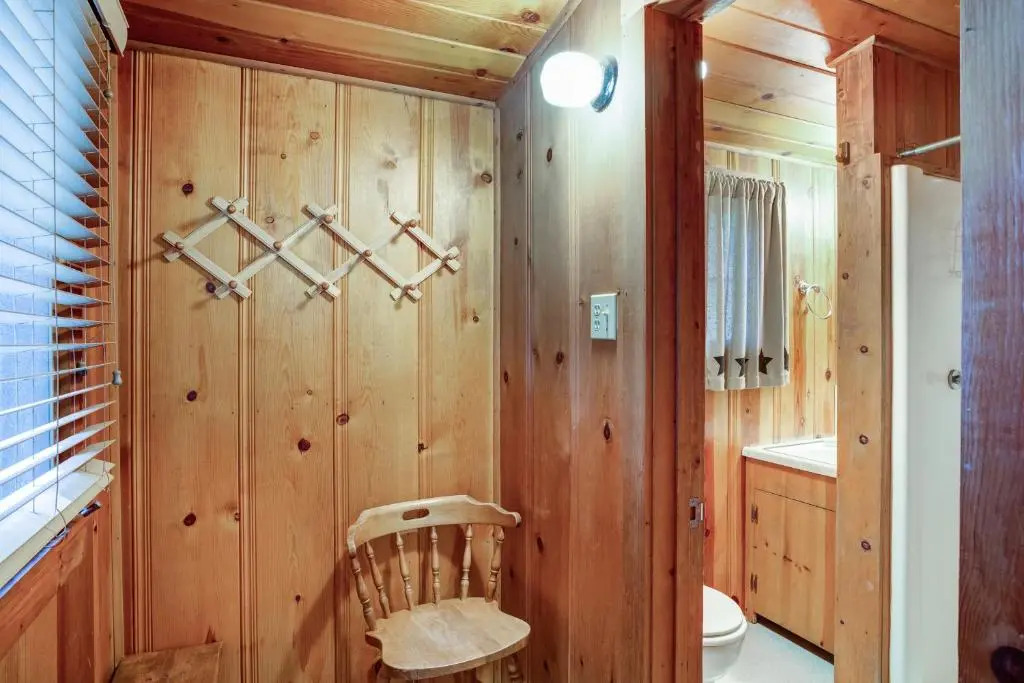 53 Creekside Cabin