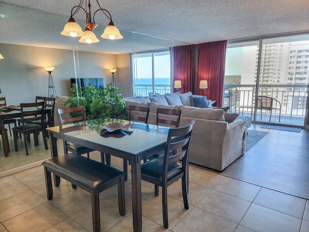 1201 South Hampton 2 Bedroom Condo