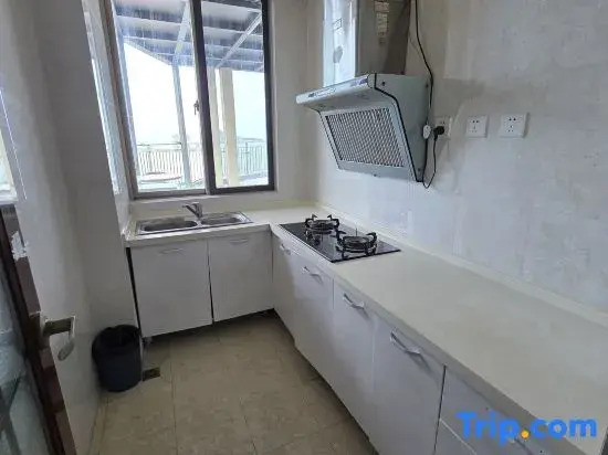 Sanya Red Orange Blue Dragonfly Homestay Hotel (Sanya Bay Haiyue Square Branch)