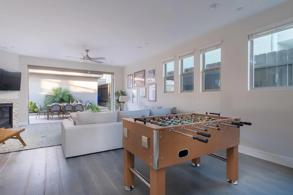 Iris by Avantstay - Modern Home w/ 3 Patios & Rooftop Views
