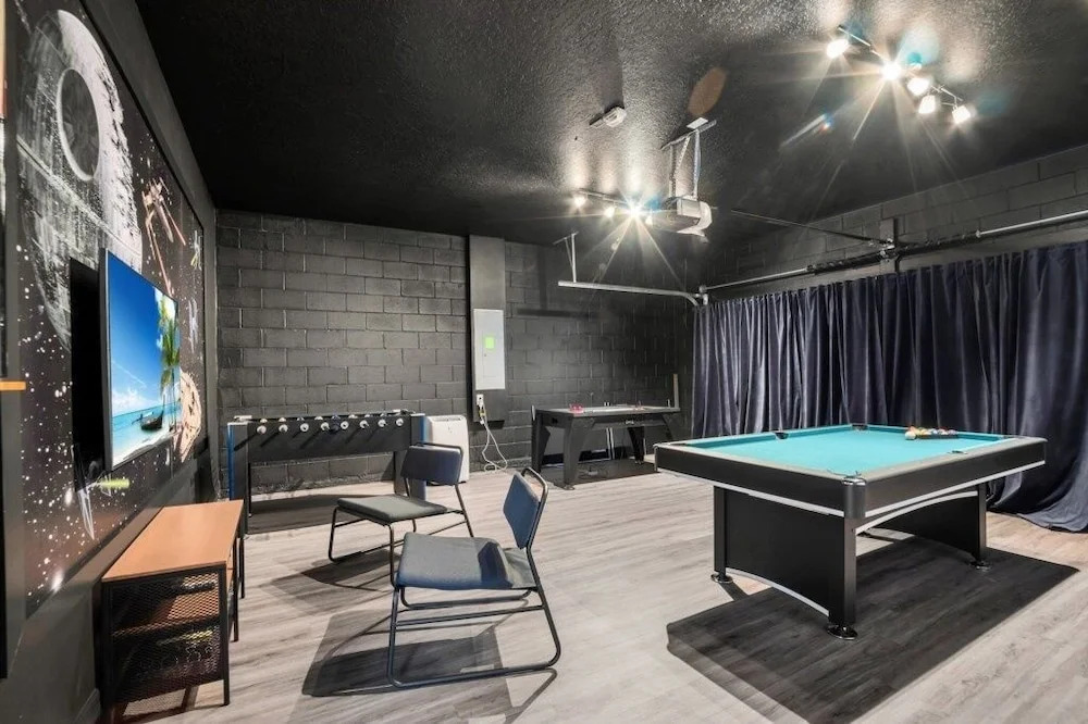 5 Bed With Fantastic Game Room In Fun Resort! 5 Bedroom Townhouse by RedAwning
