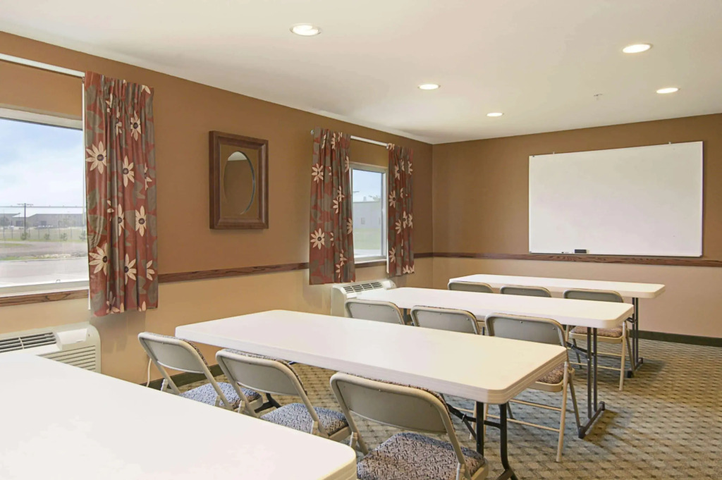 Super 8 by Wyndham Topeka at Forbes Landing