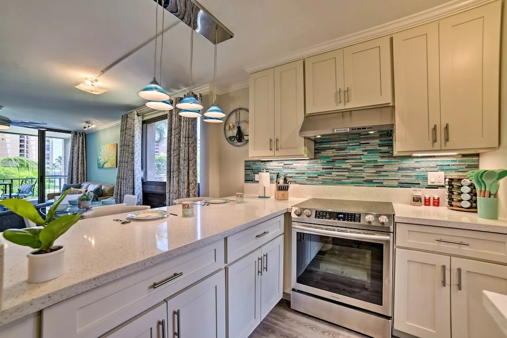 Walk to Beach: West Maui Condo w/ Lanai & Pool!