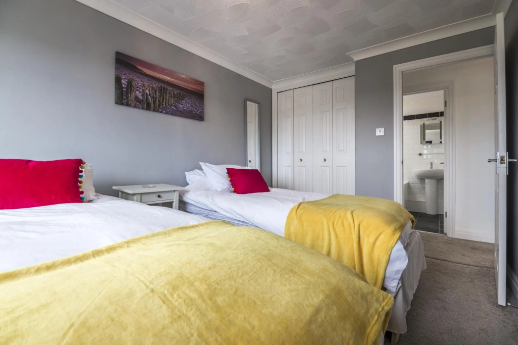 North Beach Heights - 3 Bedroom Penthouse - Tenby