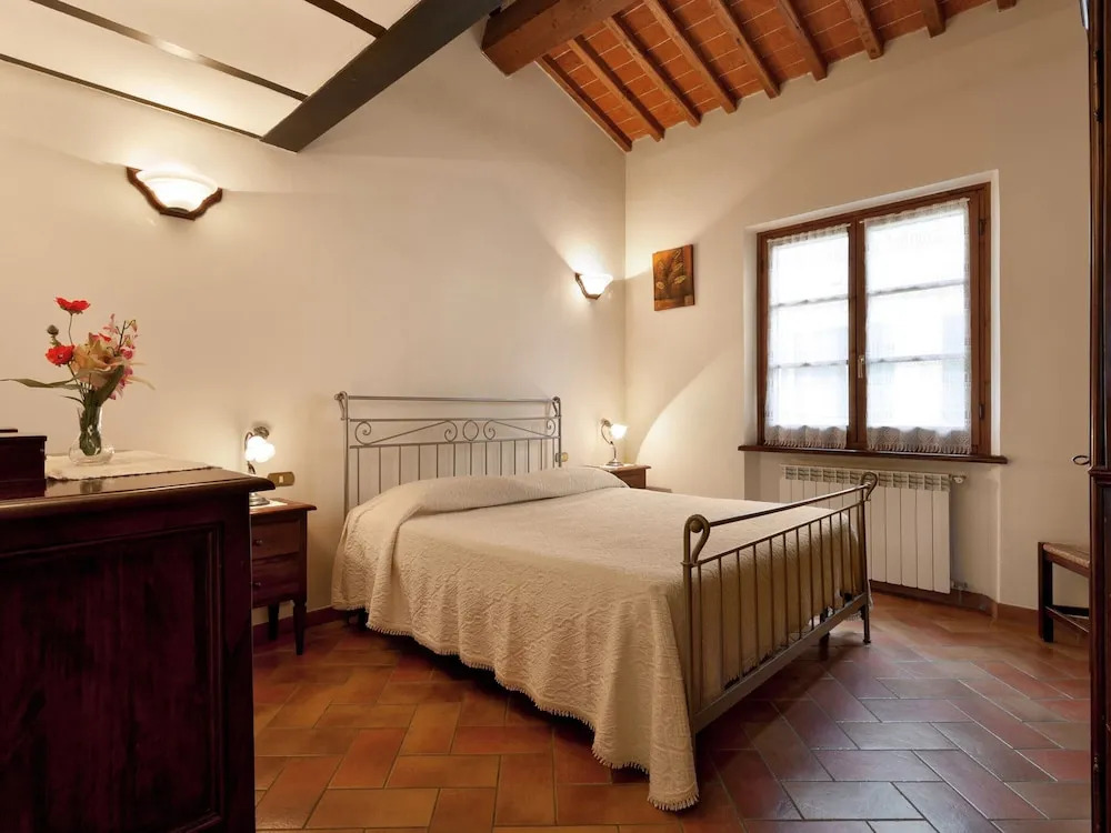 Modern Holiday Home in Foiano della Chiana with Pool