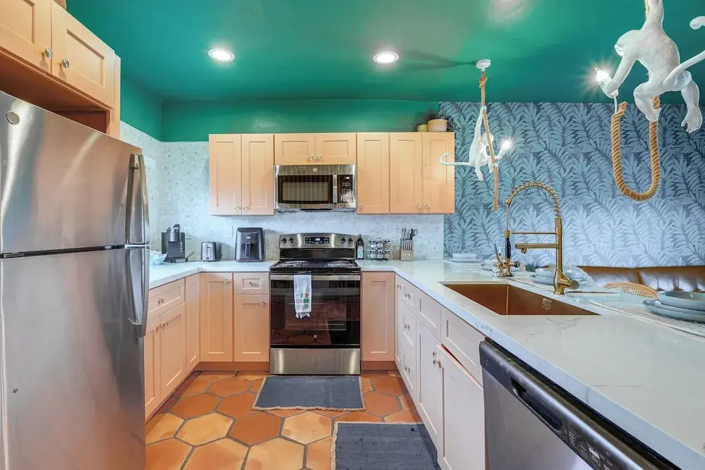 Chandler Home 7 Blocks to Dtwn w Backyard Oasis