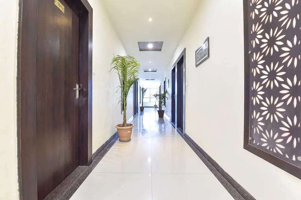 Fabhotel Golden Palms