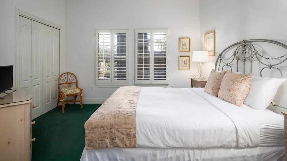 Seascape Lakefront Villas 405