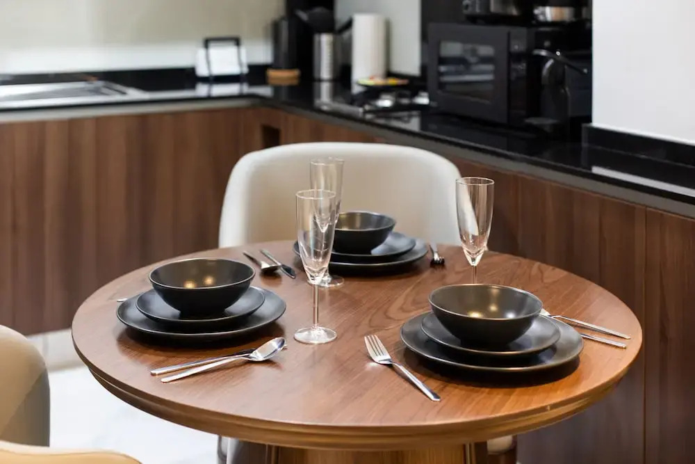 Simply Comfort Vacation Homes Rental Spacious Apts in J One Canal Views Quiet & Central