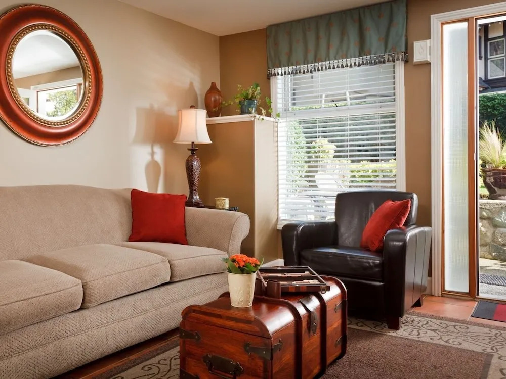 Abbeymoore Manor Bed & Breakfast Inn