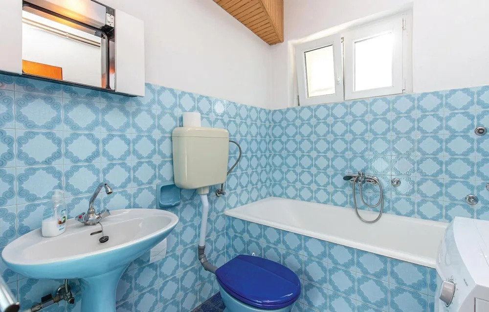 Amazing apartment in Novi Vinodolski w/ 3 Bedrooms