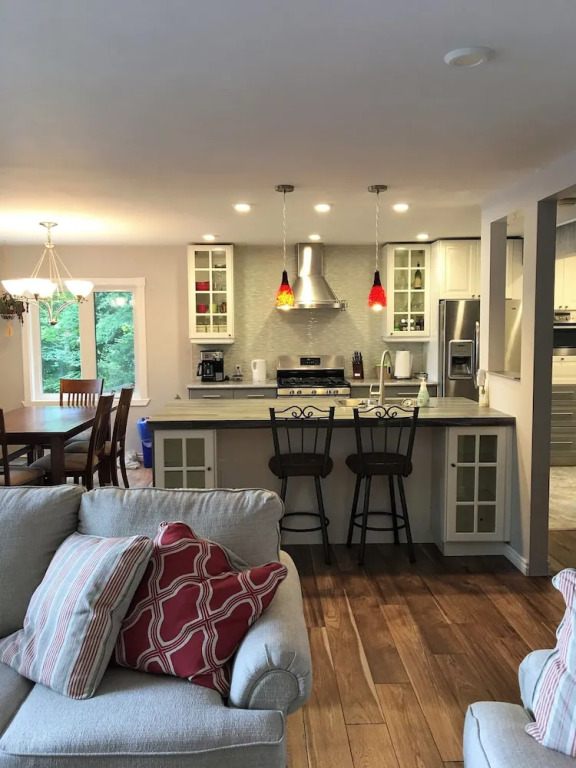 TO Stays - Waterfront Lake House Retreat