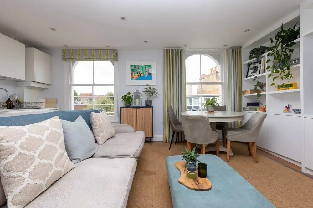 Spacious 3 Bedroom in Notting Hill With Balcony