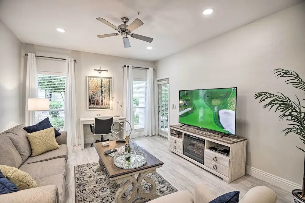 Bright Scottsdale Condo w/ Patio: 8 Mi to Old Town