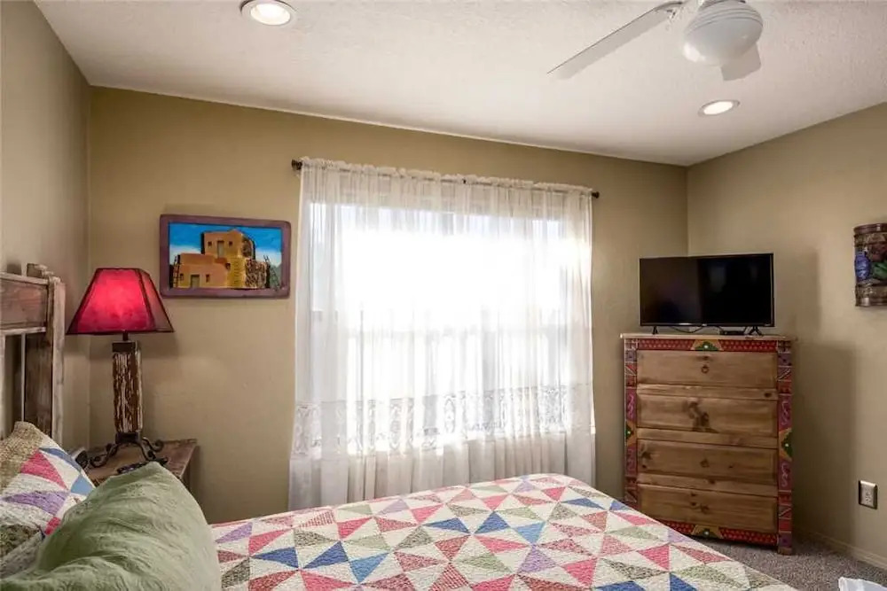 White Mountain Escape - Three Bedroom Cabin with Hot Tub