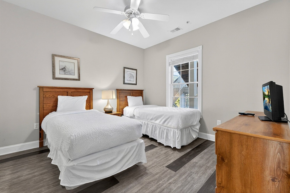 Magnolia Pointe Luster Leaf 4825-301