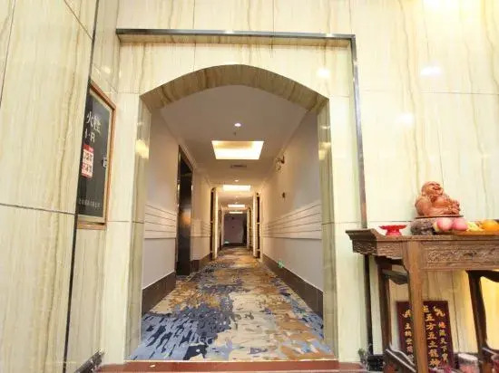 Huigang Boutique Hotel (Guangzhou North Railway Station Huaguoshan Park Subway Station)