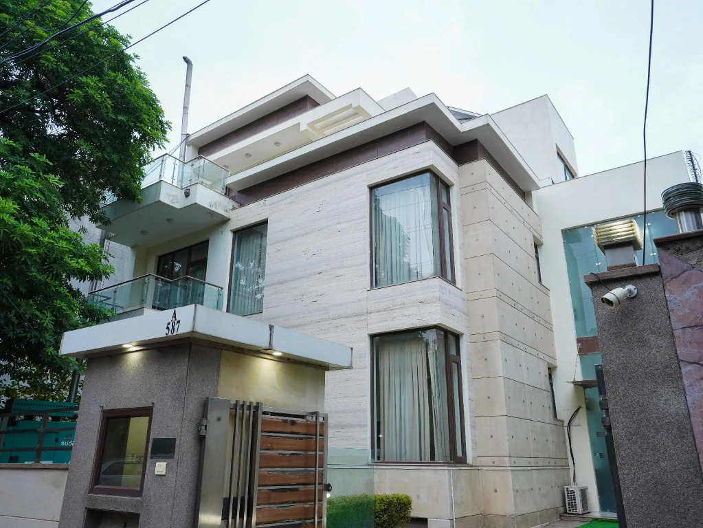 Lime Tree Hotel Sushant Lok Gurgaon Sector 29 Next to IFFCO CHOWK metro