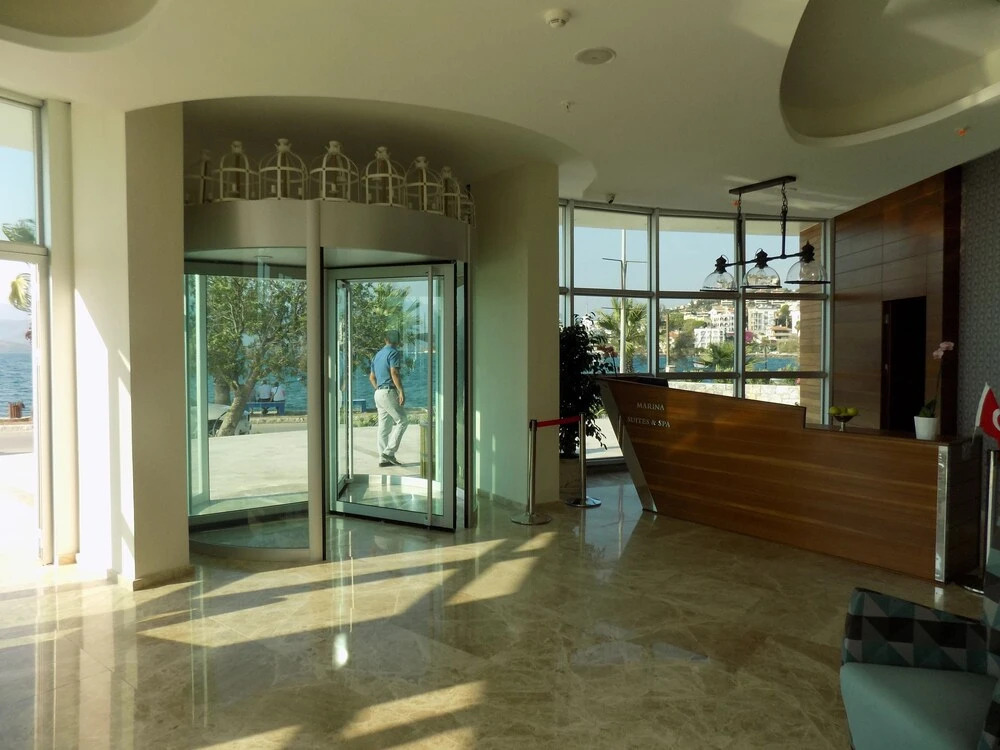 Marina Suites & Spa