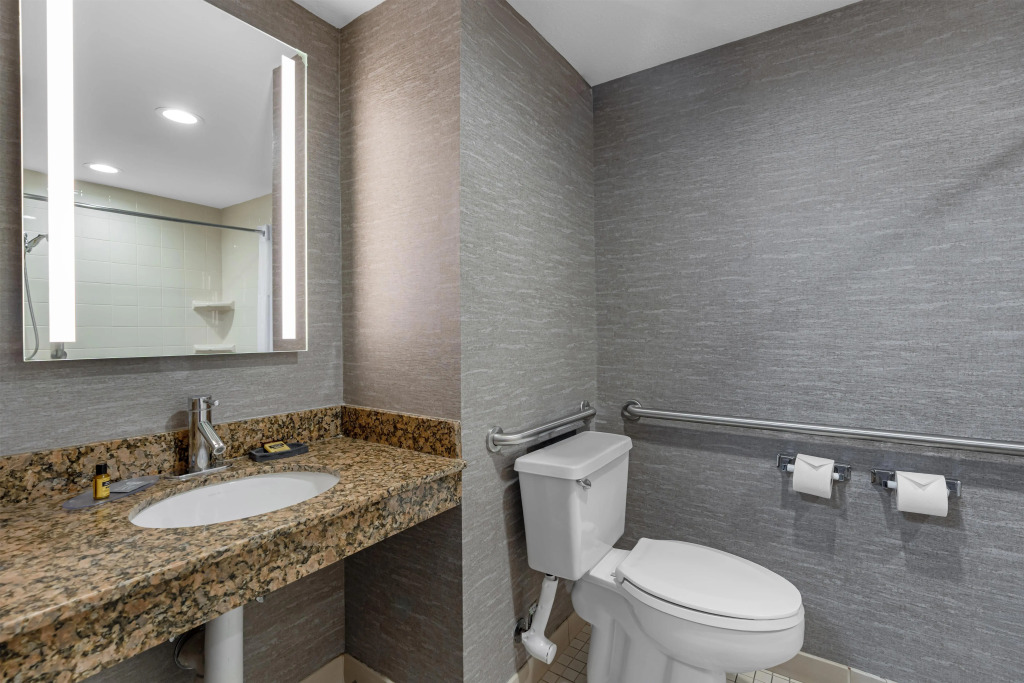 Best Western Plus Fresno Airport Hotel