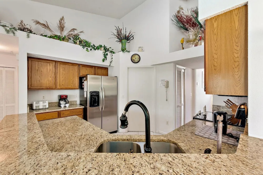 Pvt Water Views : Tranquil, Tropical 5 Beds w/ Spa