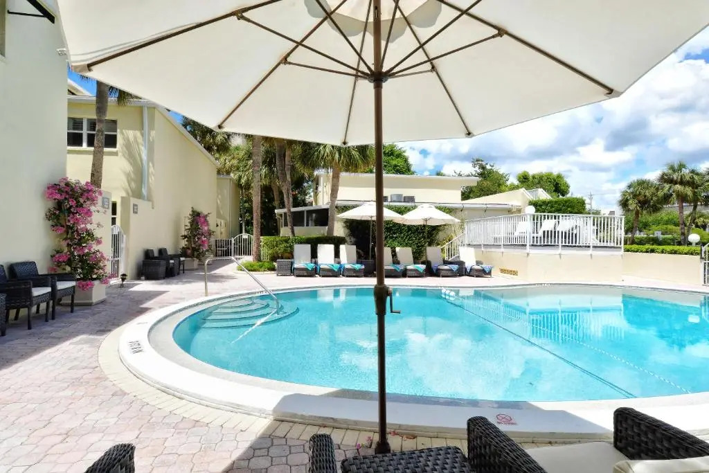 LaPlaya 101E-Relax on your private lanai under the palms!